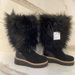 Elegant Black Faux Fur Size 9